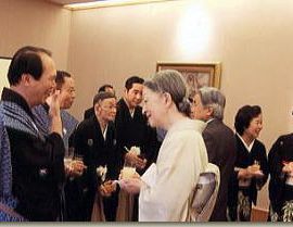 皇后陛下と懇談 <br>In conversation with the Empress